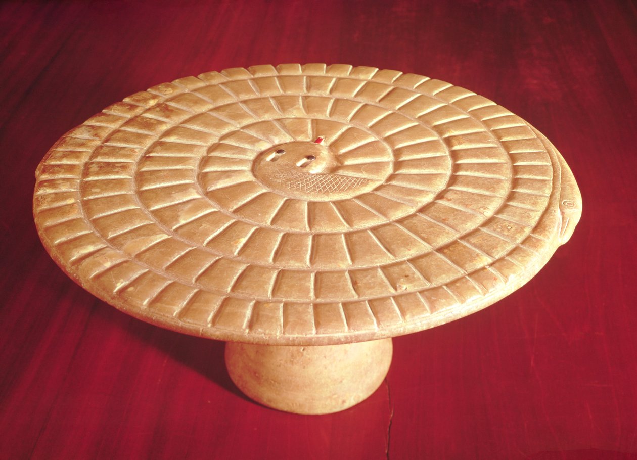 Herní deska ve tvaru hada používaná pro hru mehen, Thinite Period (alabastr) od Egyptian 1st Dynasty