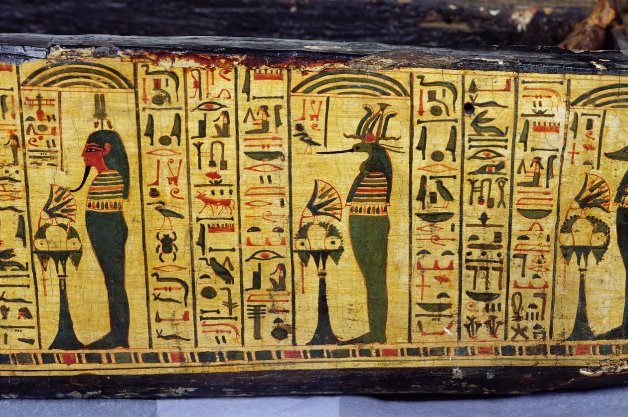 Detail vnější základny rakve mumie Nesjamuna, pravděpodobně nalezené v Deir El-Bahri, Nová říše, cca 1100 př. n. l. (lakované dřevo) od Egyptian 20th Dynasty