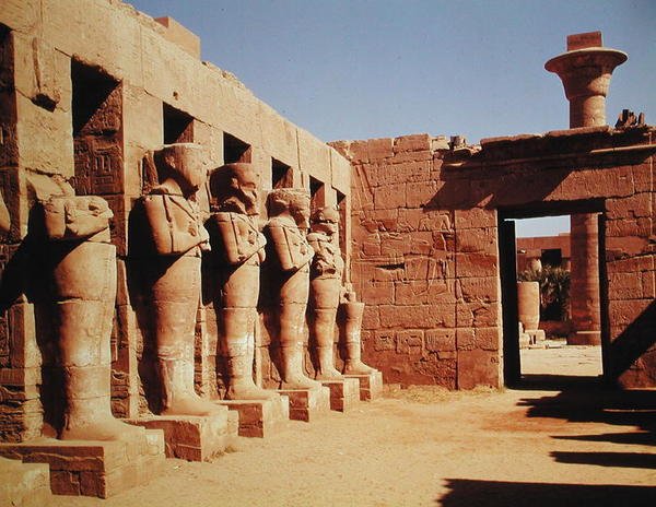 Osiridské sloupy v Chrámu Ramesse III (asi 1184-1153 př.nl) Nová říše od Egyptian 20th Dynasty