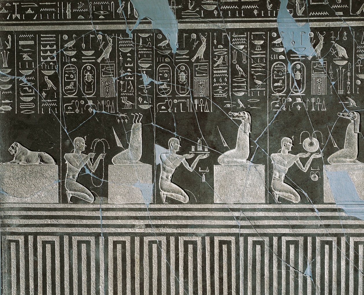 Doleritský reliéf Nectanebo I., krále nabízejícího dary démonovi, z Heliopolis v chrámu Atum od Egyptian 30th Dynasty