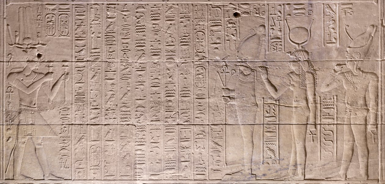 Reliéfy ve vnitřní svatyni, chrám Philae, Asuán, Egypt od Egyptian 30th Dynasty