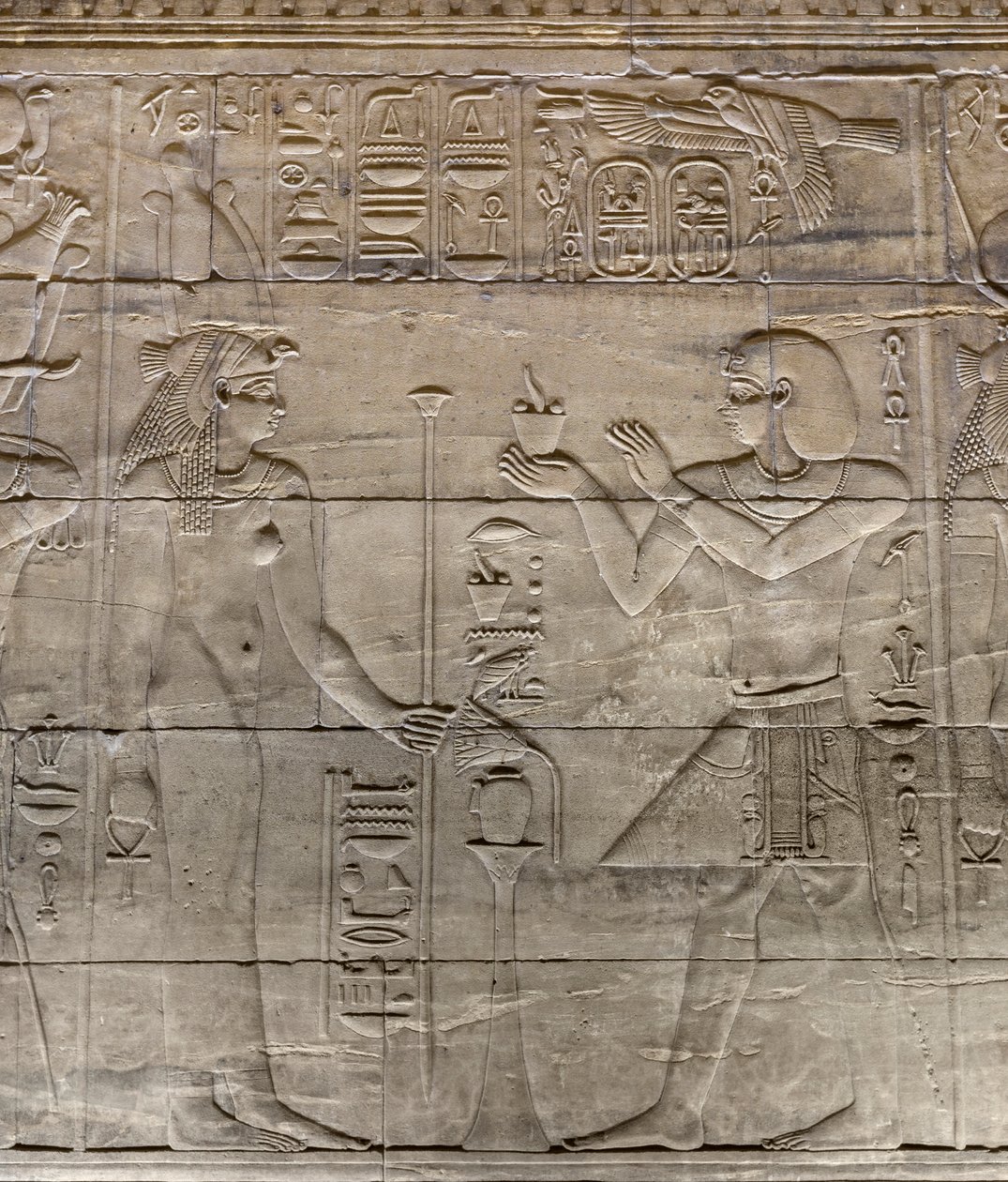 Reliéfy ve vnitřní svatyni, chrám Philae, Asuán, Egypt od Egyptian 30th Dynasty