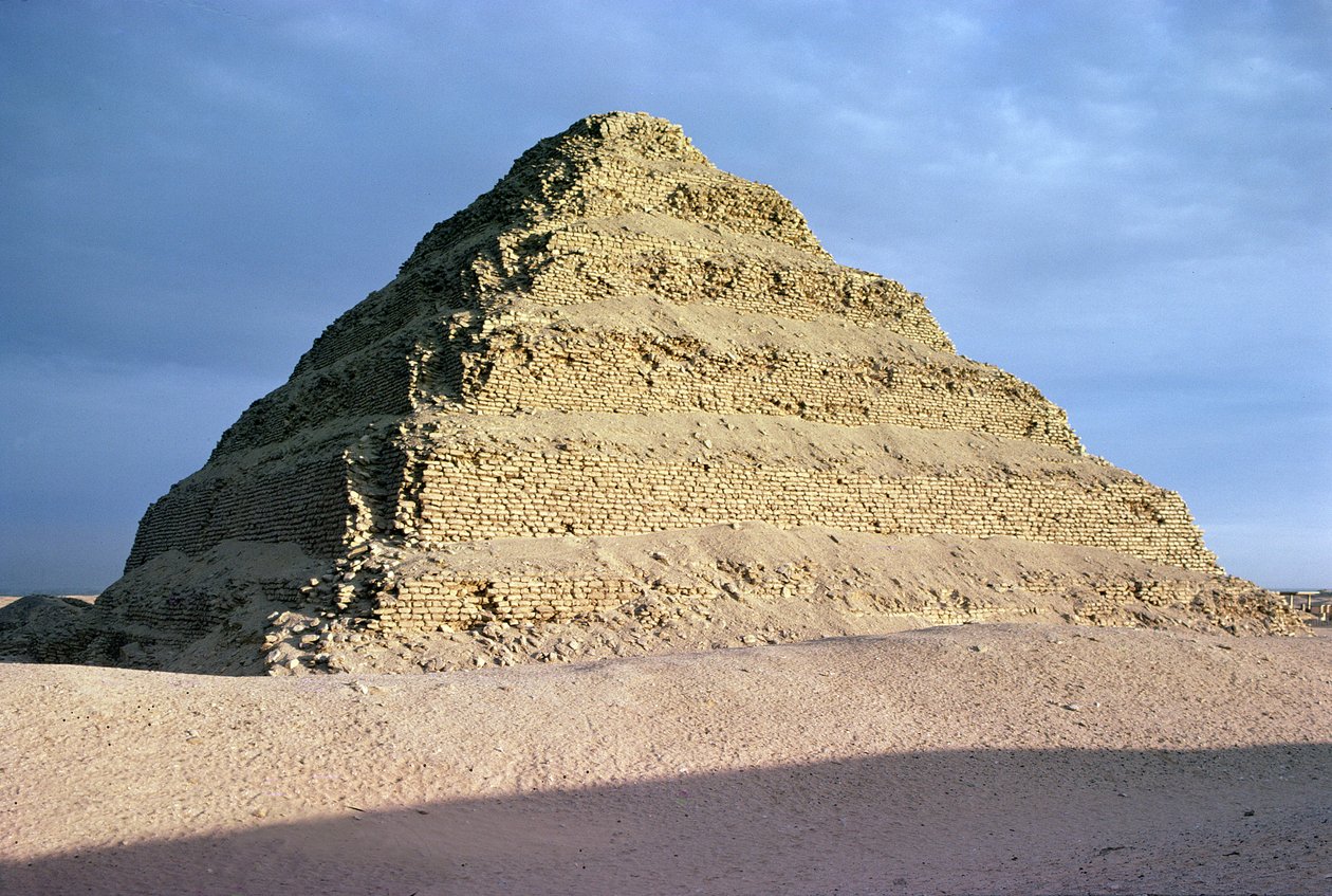 Stupňovitá pyramida krále Džosera (asi 2667-2648 př. n. l.) Stará říše od Egyptian 3rd Dynasty