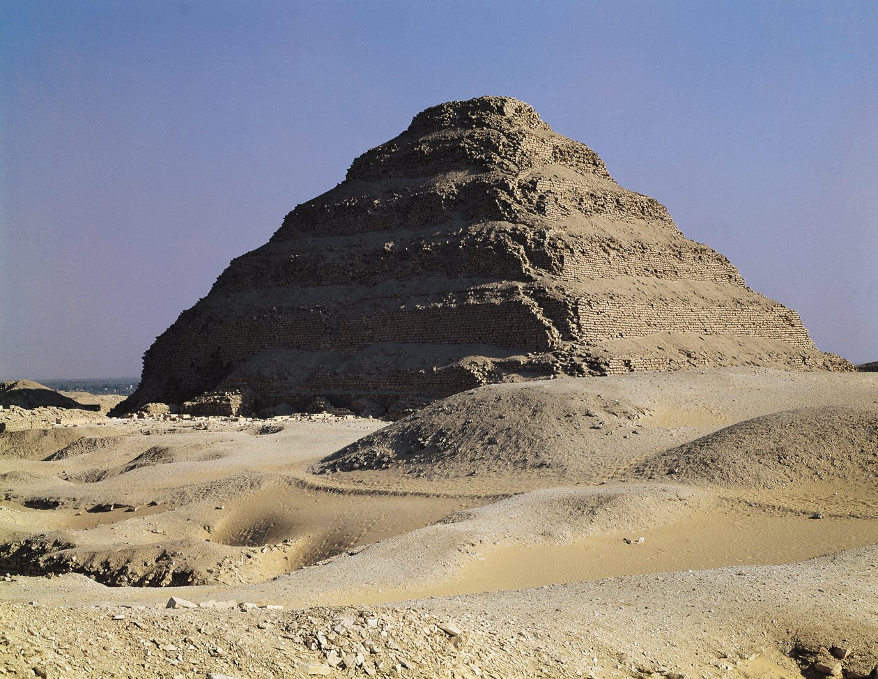 Stupňovitá pyramida krále Džosera (asi 2667-2648 př. n. l.) Stará říše od Egyptian 3rd Dynasty