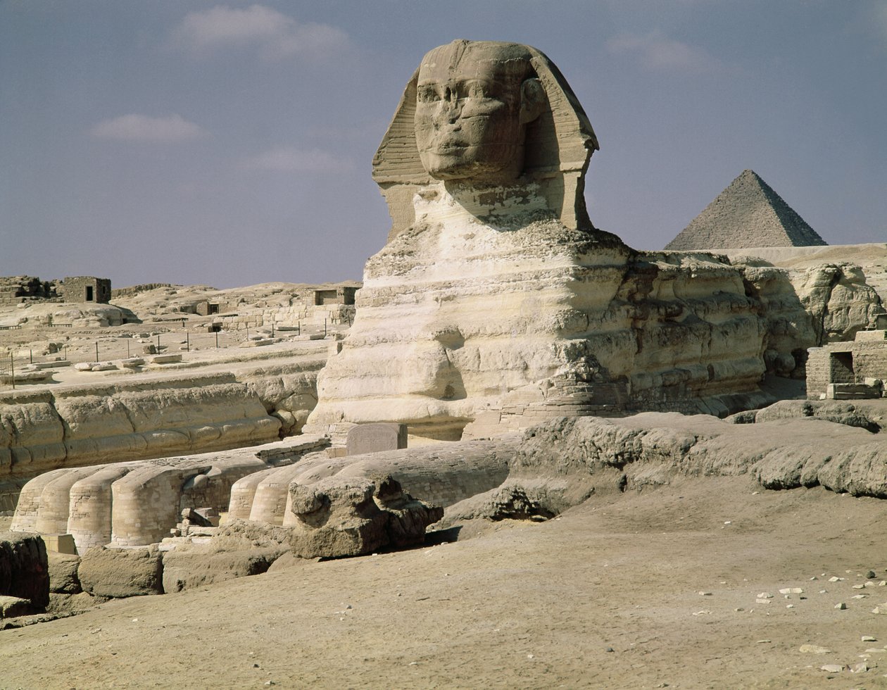 Pohled ze severovýchodu na Sfingu, pocházející z doby vlády krále Chefrena, Stará říše, 2600-2500 př.nl od Egyptian 4th Dynasty