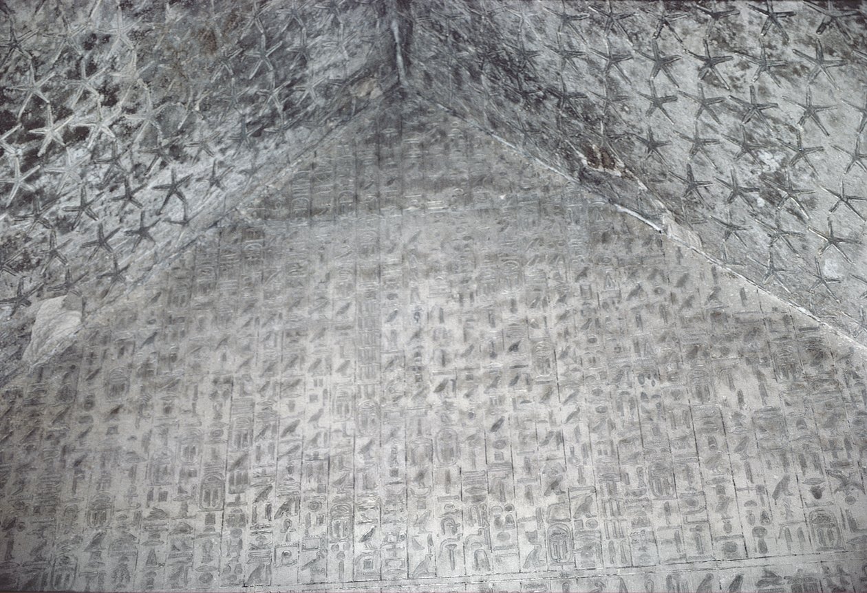 Střecha a stěna hrobové komory Unasovy pyramidy, Stará říše (malovaný kámen) od Egyptian 5th Dynasty
