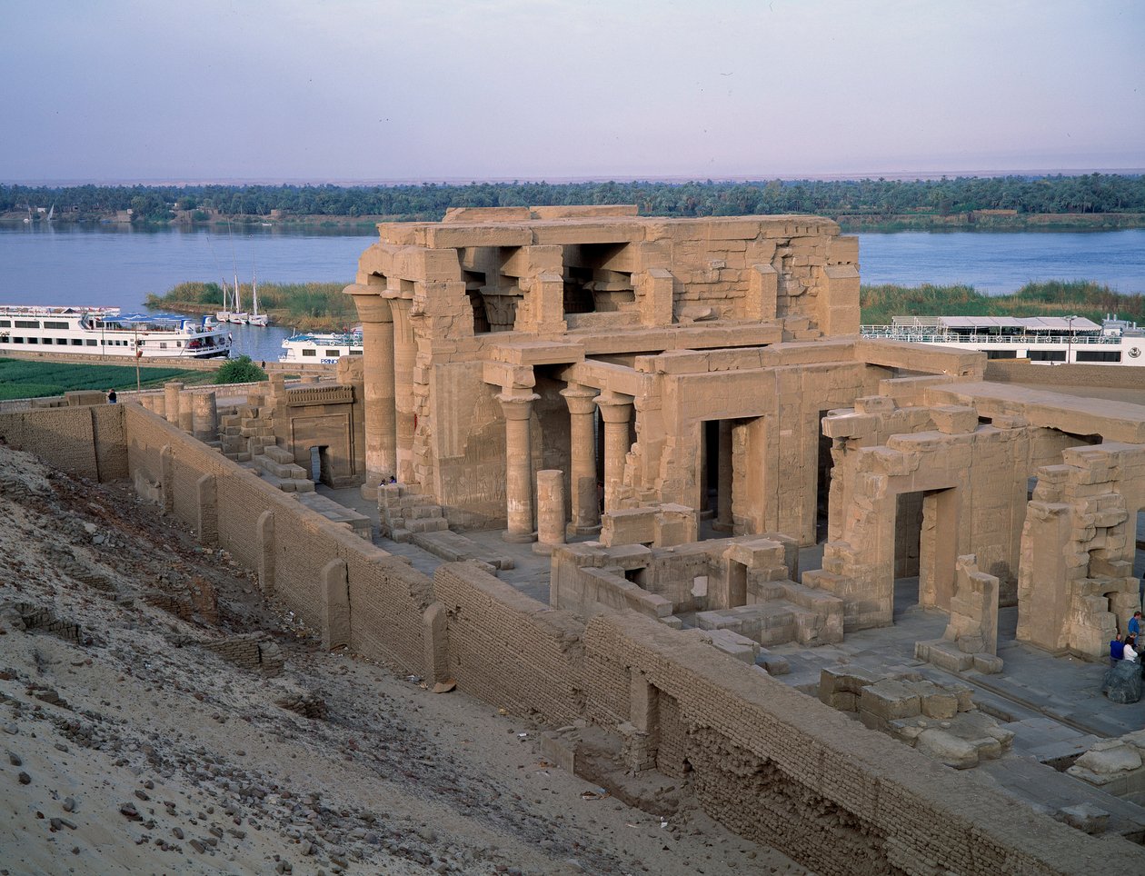 Egyptský starověk: pohled na chrám Kom Ombo. 2. století před naším letopočtem. Asuán. Egypt od Egyptian Egyptian