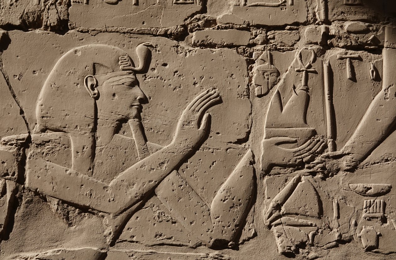 Faraon s kobří čelenkou, Karnak (reliéf) od Egyptian Egyptian