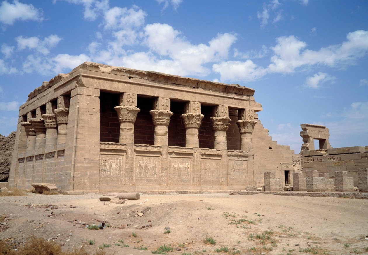 Antique Architecture: The Temple of Hathor v Denderah, Egypt od Egyptian Ptolemaic Period