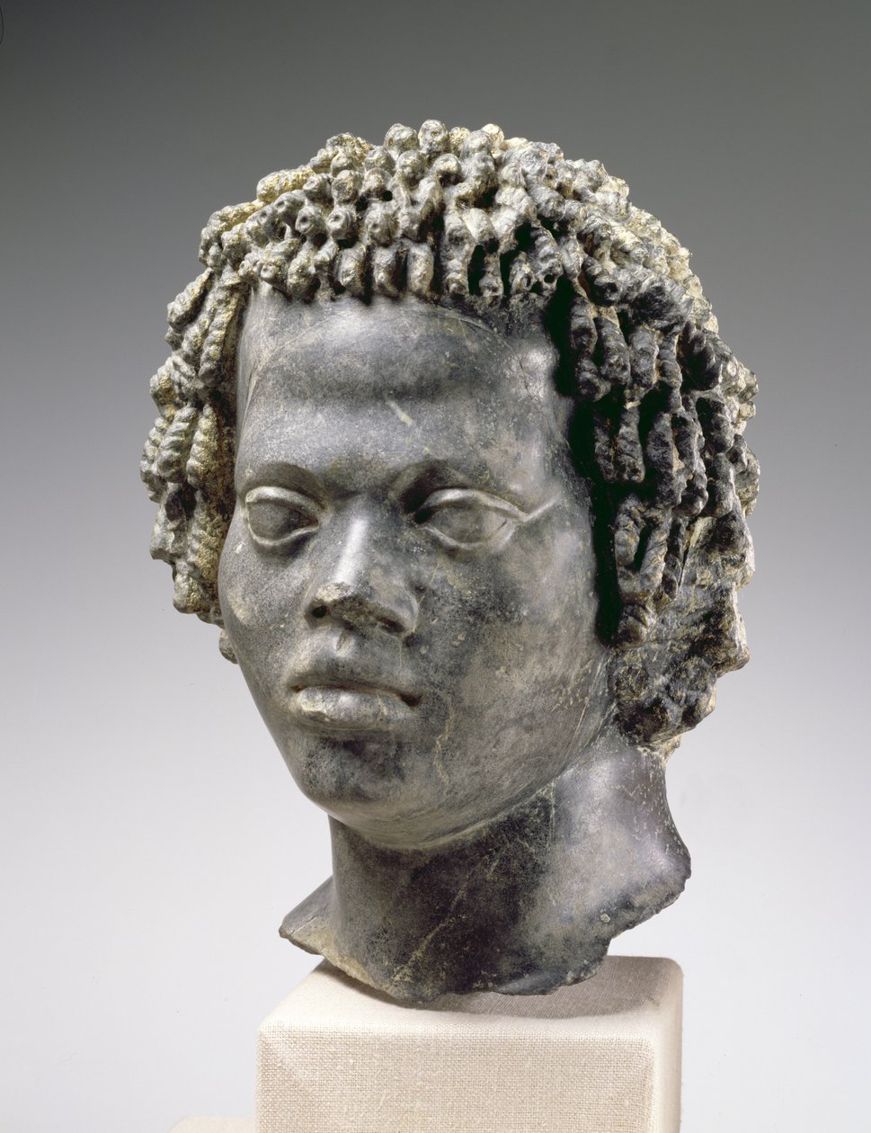 Hlava černého muže, konec druhého století před naším letopočtem (mramor) od Egyptian Ptolemaic Period