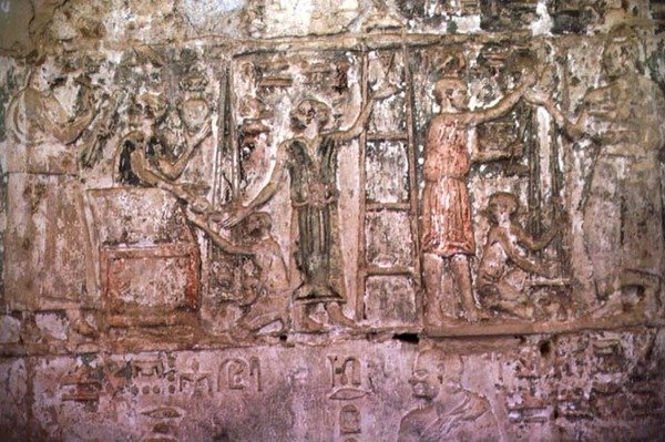 Reliéf zobrazující řemeslníky nabízející svou práci v hrobce Petosiris, cca 300 př. n. l od Egyptian Ptolemaic Period