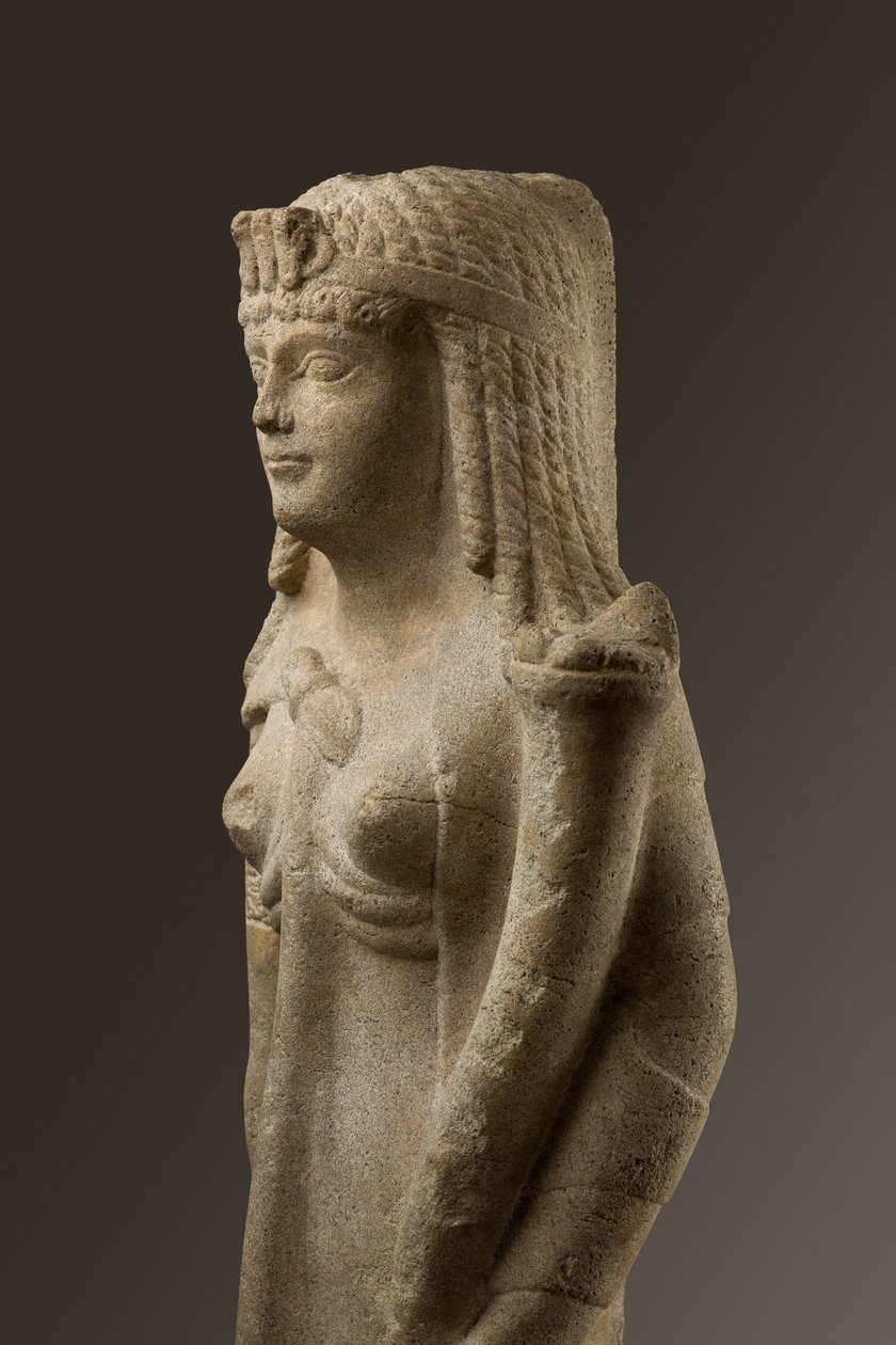Socha ptolemaiovské královny, snad Kleopatry VII, 200-30 př.nl (dolomitický vápenec) od Egyptian Ptolemaic Period