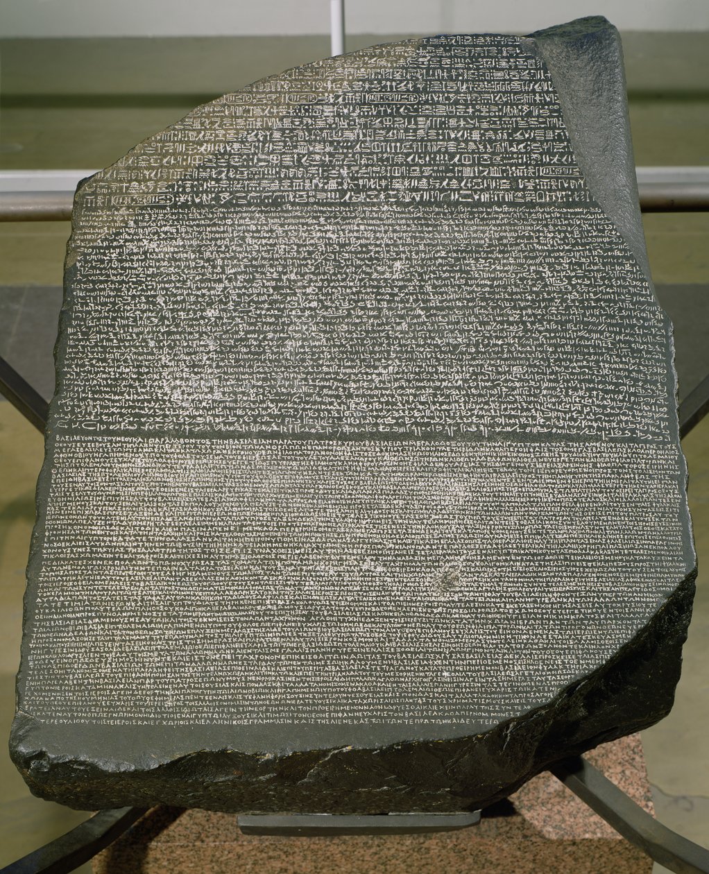 Rosettský kámen z pevnosti St. Julien, El-Rashid (Rosetta) 196 př. n. l. (kámen) (viz také 2359) od Egyptian Ptolemaic Period