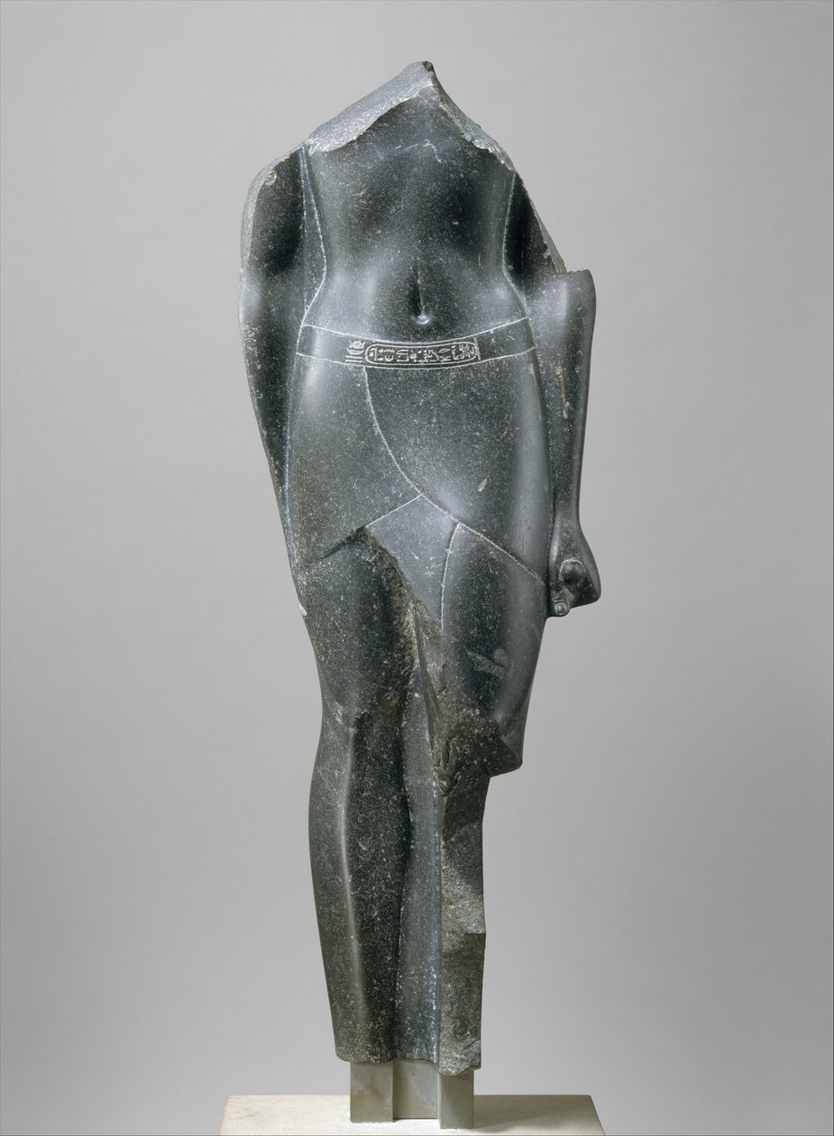 Torzo ptolemaiovského krále, popsané kartuší pozdního Ptolemaia, 80-30 př.nl (čedič) od Egyptian Ptolemaic Period