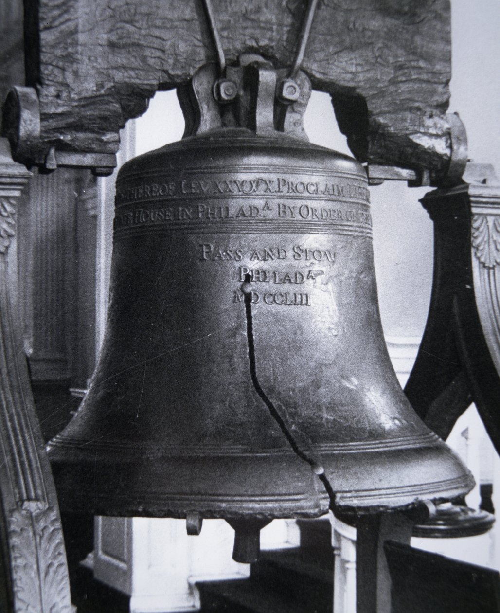 Liberty Bell, odlitý v roce 1752 (měď a cín) od Nicolas d