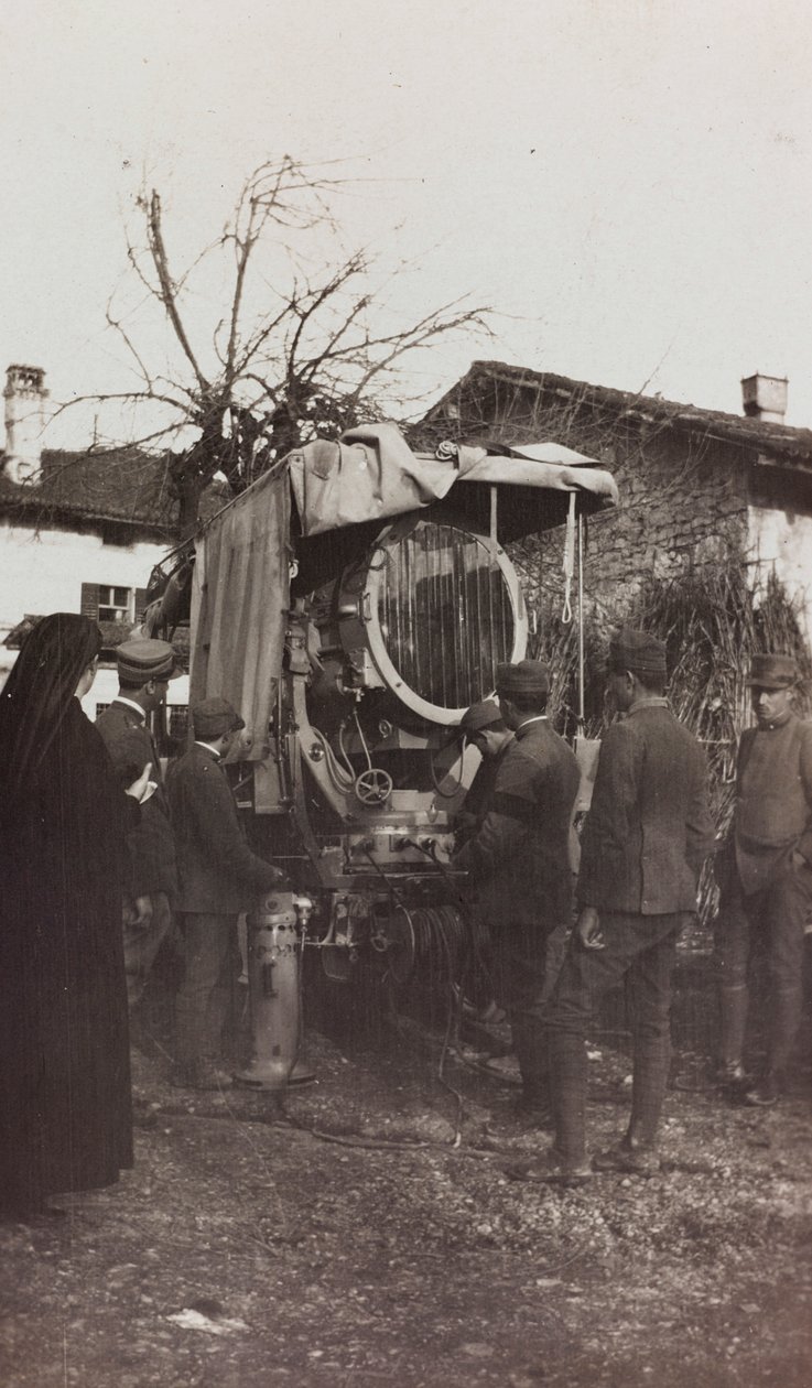 Album první světové války ve Friuli-Venezia Giulia: fotoelektrický vůz, 01-04/1916 (čb foto) od Elena Bianconcini