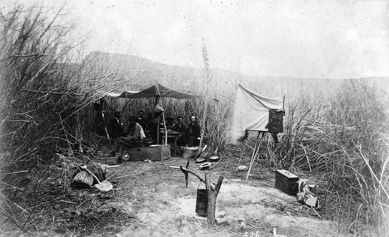 První tábor expedice Johna Wesleyho Powella, ve vrbách, Green River, Wyoming, 1871 od Elias Olcott Beaman