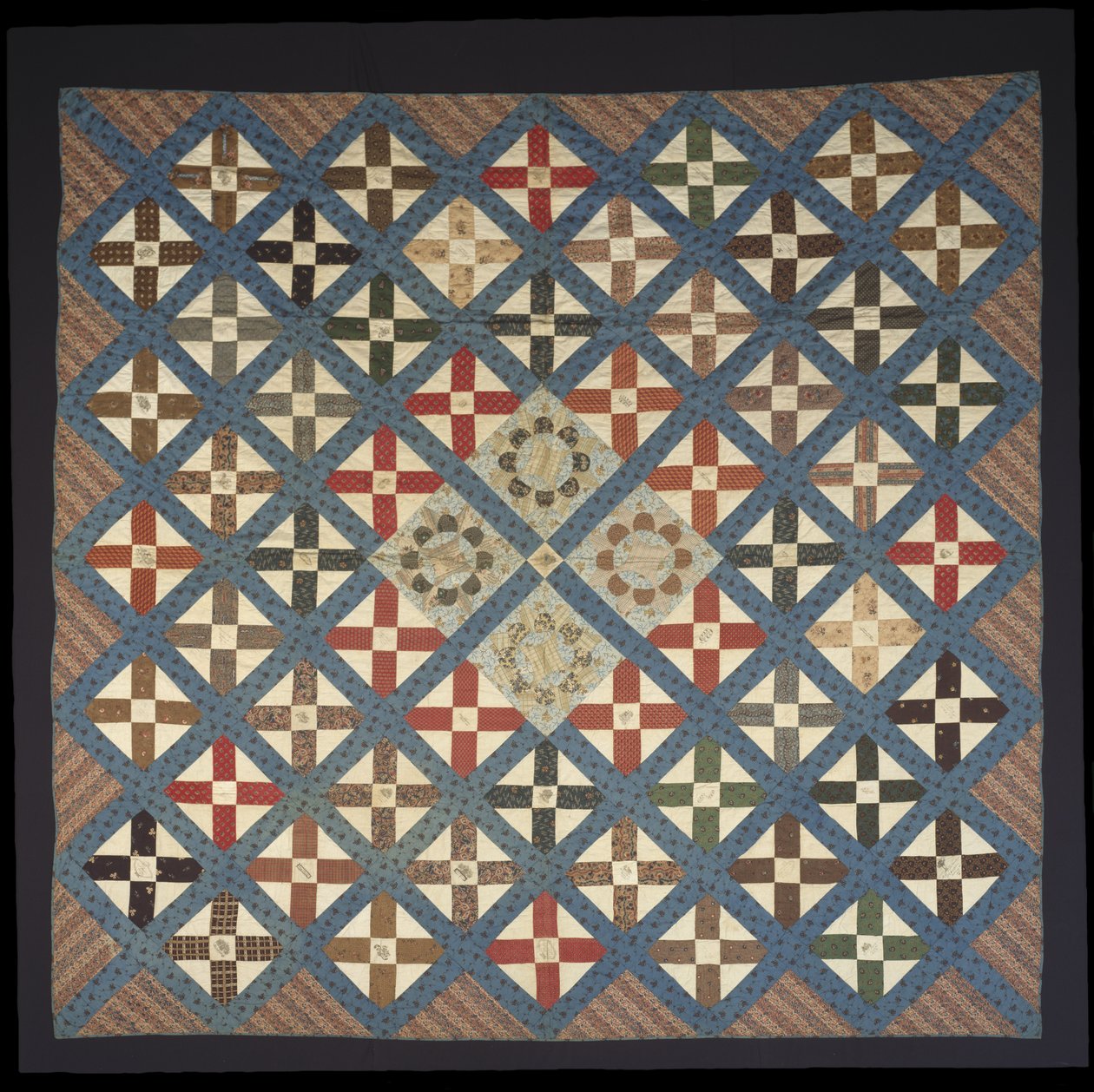 Piecework Autograph Cross Friendship Quilt od Elizabeth C. Loudenslager