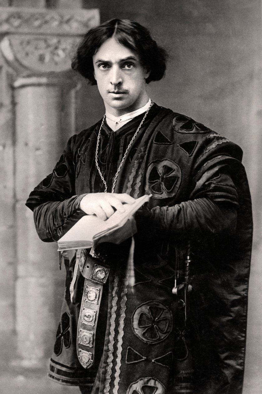 John Martin Harvey 1863-1944, anglický herec, 1907. od Ellis and Walery