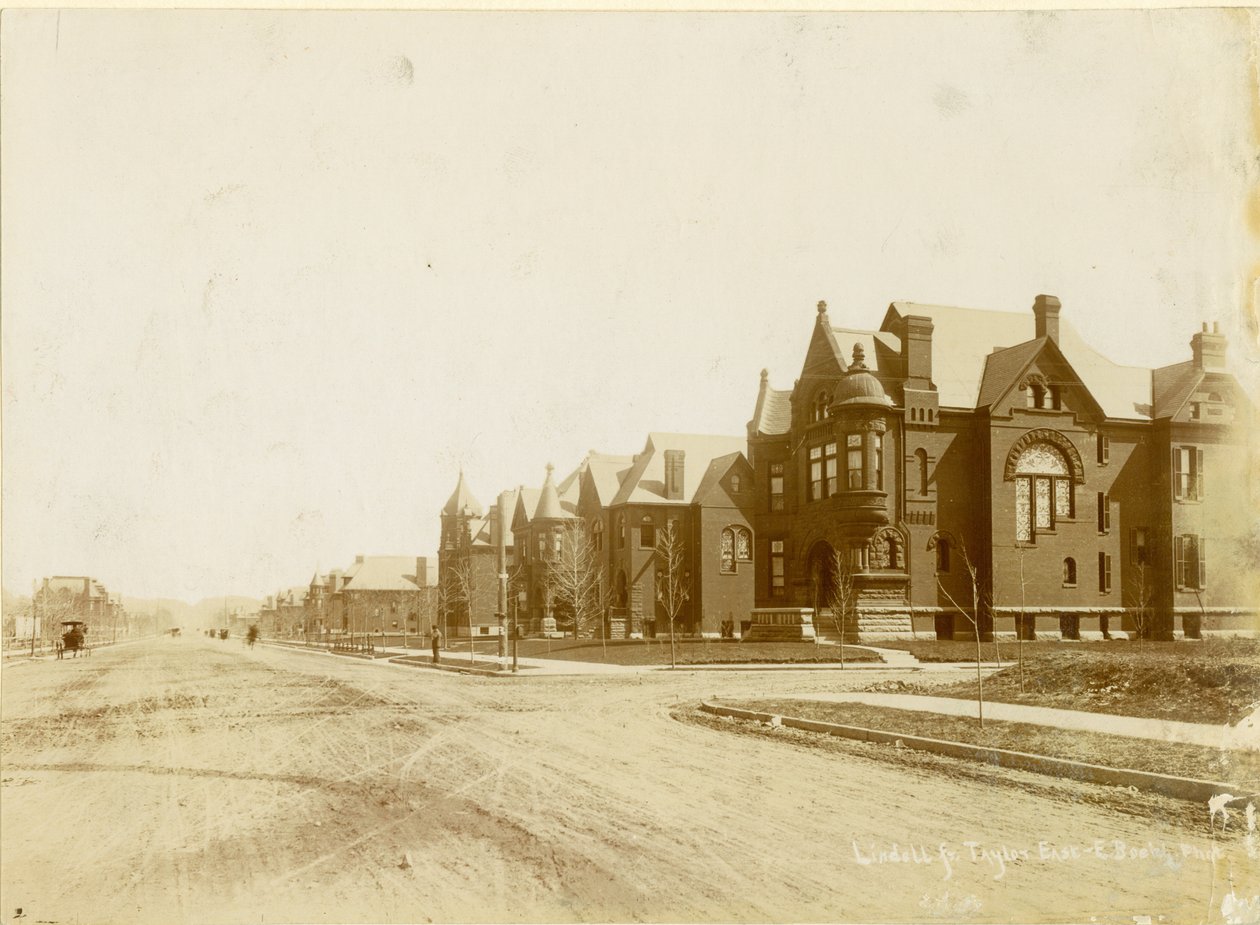 Pohled na domy na Lindell Boulevard z Taylor Avenue od Emil Boehl