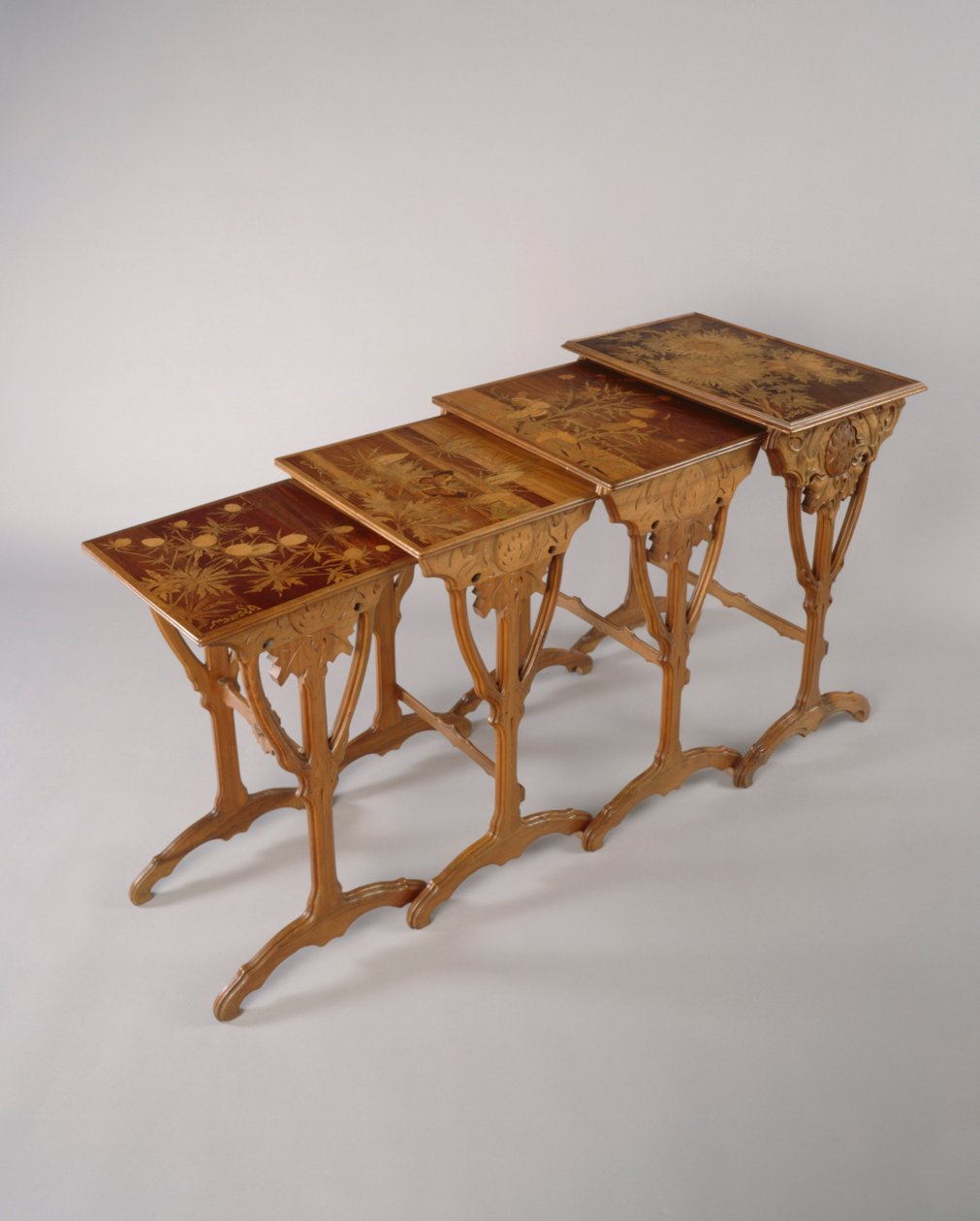 A Nest of Tables, cca 1900 (dřevo) od Emile Galle