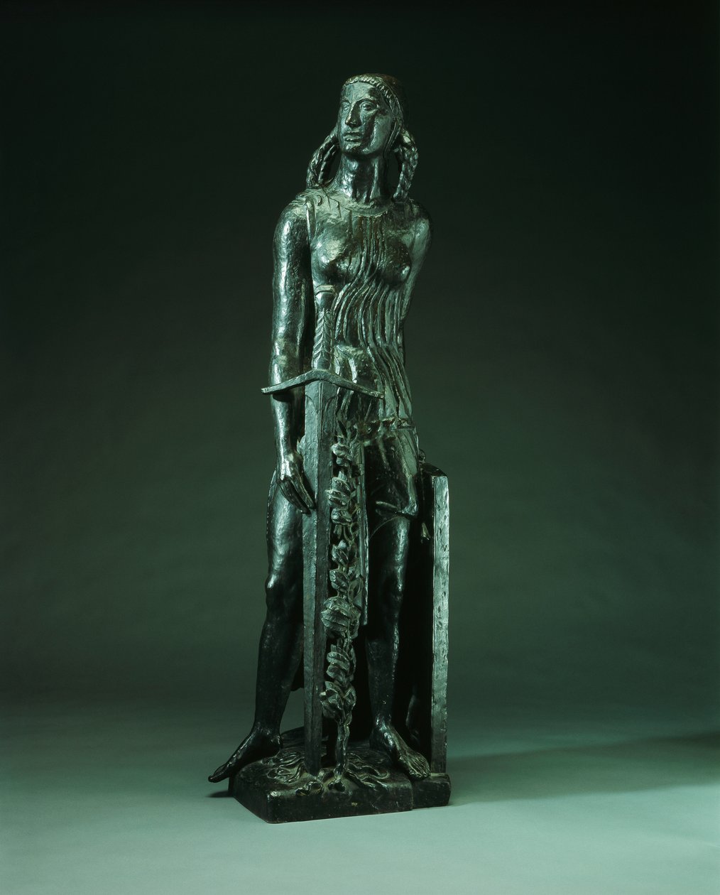 Victory, cca 1921 (bronz s tmavě hnědou patinou) od Emile Antoine Bourdelle