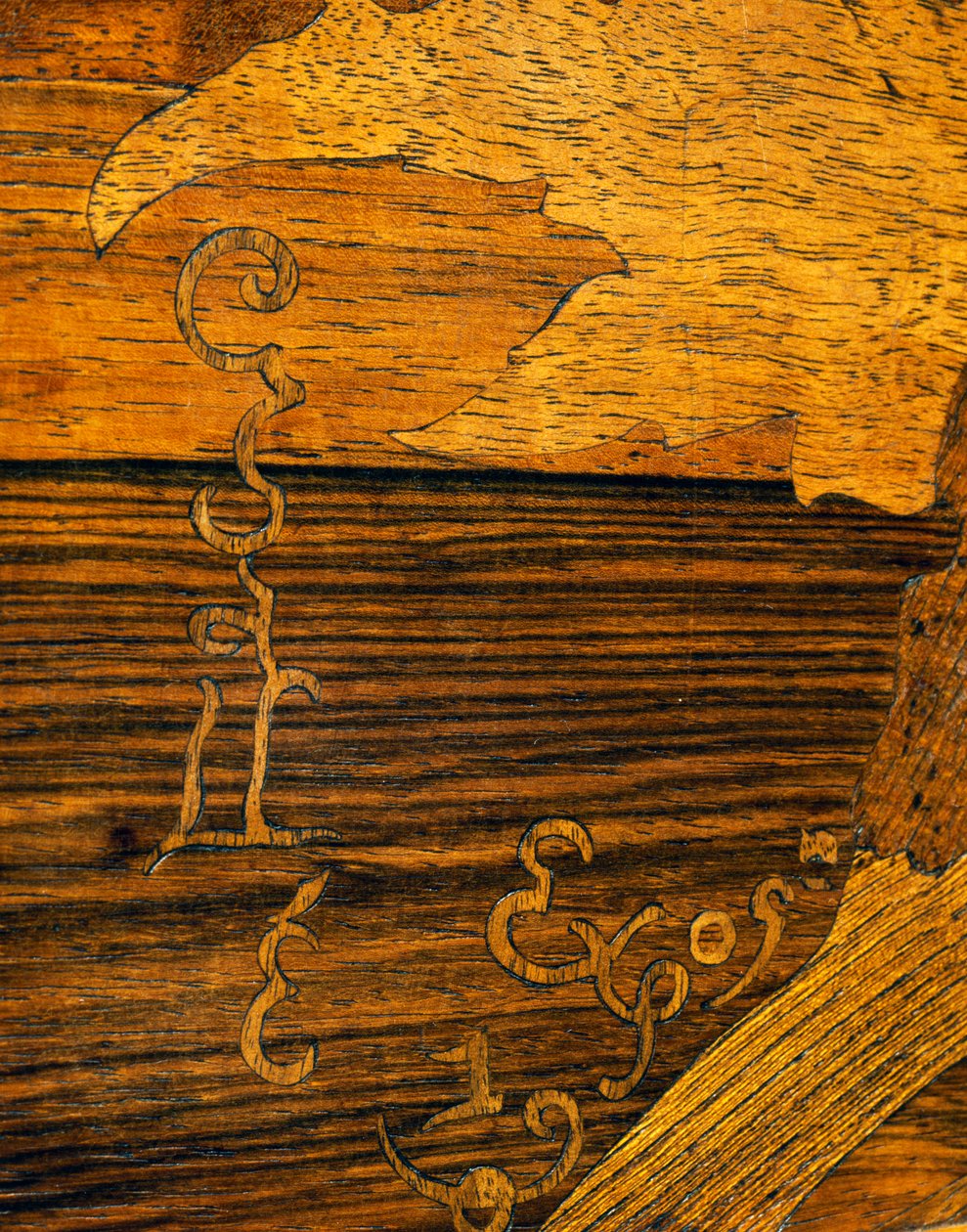 Konferenční stolek v secesním stylu, Emile Galle (1846-1904), detail s Galleho podpisem, Francie, 20. století od Emile Galle