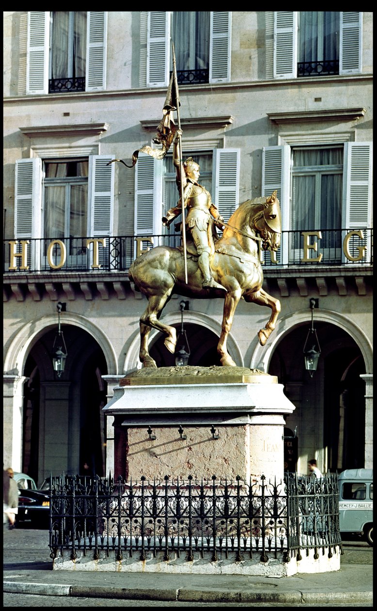 Jezdecká socha Johanky z Arku (1412-31) 1874, upraveno 1899 od Emmanuel Fremiet