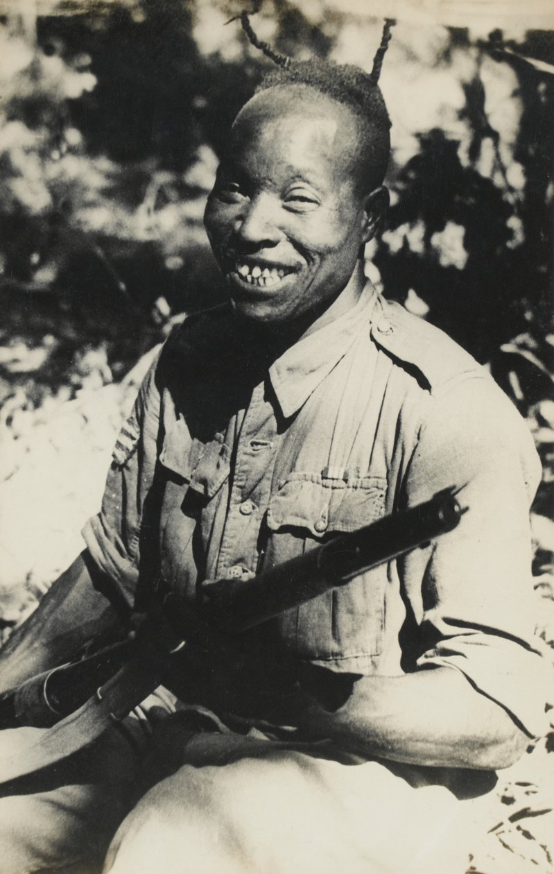 Nigerijský seržant připojený k 5. západoafrické brigádě, 1944 od English Photographer