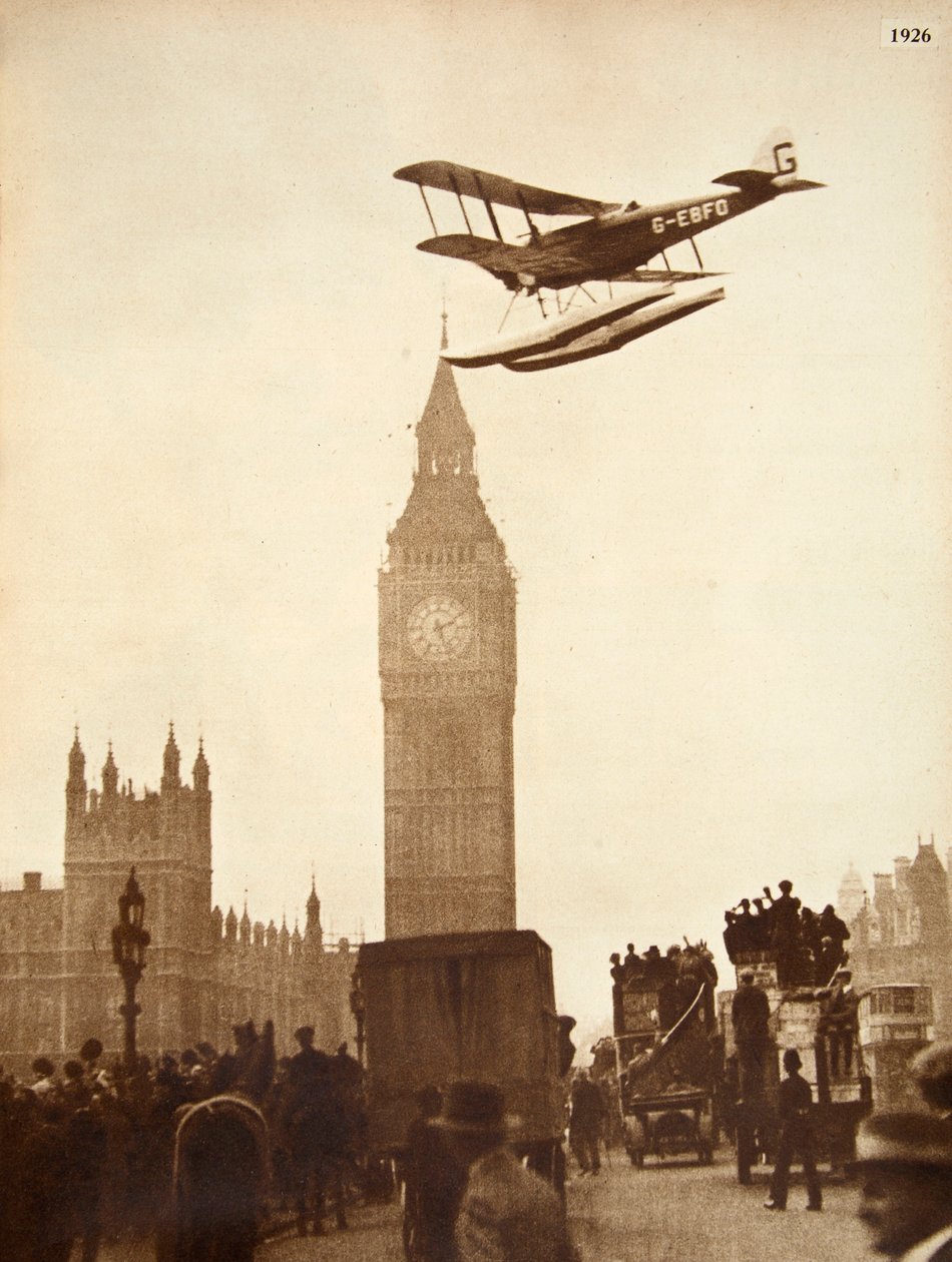Alan Cobham přichází, aby přistál na Temži ve Westminsteru, Londýn, 1926 od English Photographer