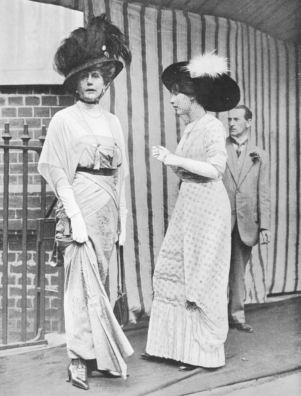 Alice Keppel a její dcera Violet Trefusius, 1912 od English Photographer