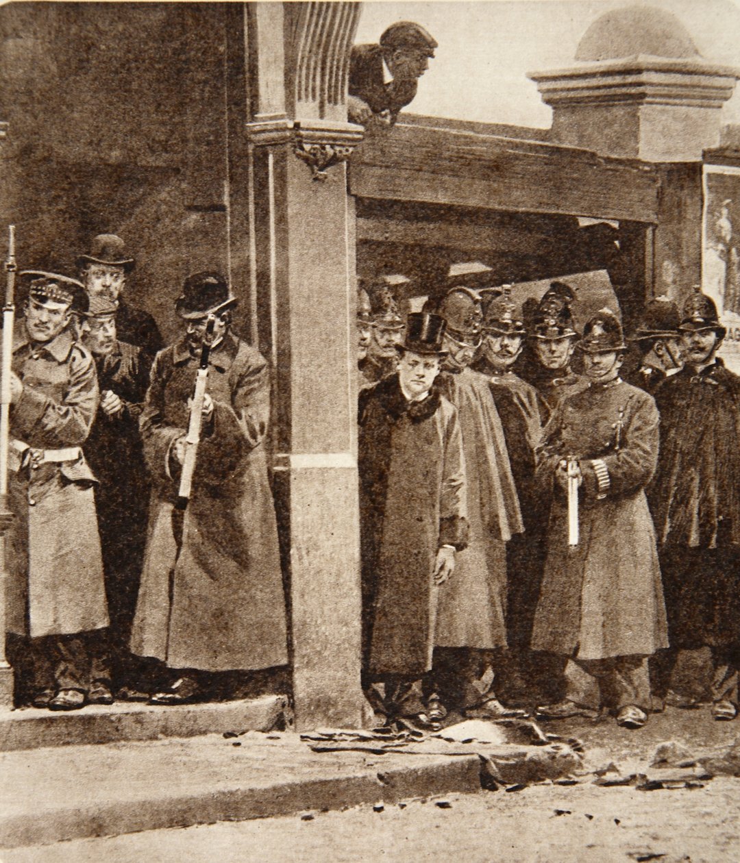 Incident, který v té době dal munici jeho nepřátelům: přítomnost pana Churchilla jako ministra vnitra v obležení Sidney Street, 3. ledna 1911 (fototisk) od English Photographer