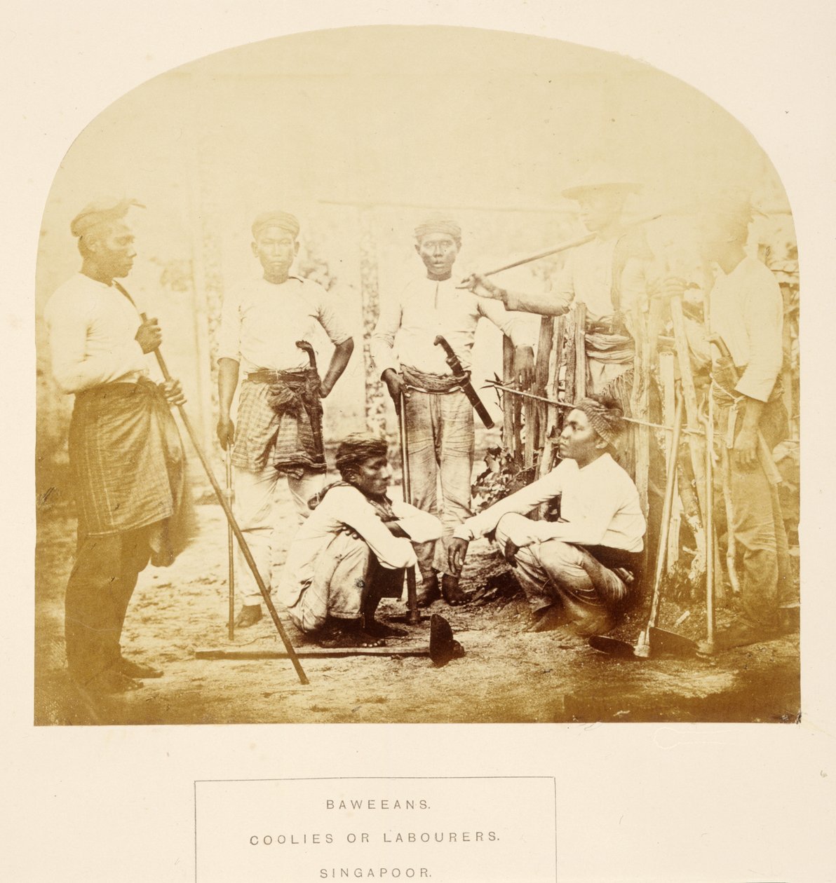 Baweeans, Coolies or Labourers, Singapur, od The People of India, J. Forbes Watson, publikoval 1868 (tisk alba) od English Photographer
