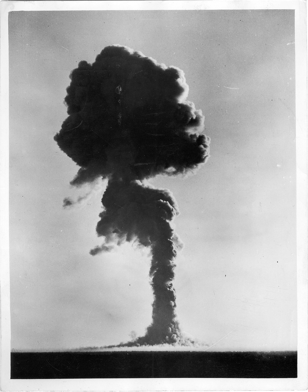 Britská druhá atomová zbraň explodovala, 15. října 1953 (želatinový stříbrný tisk) od English Photographer