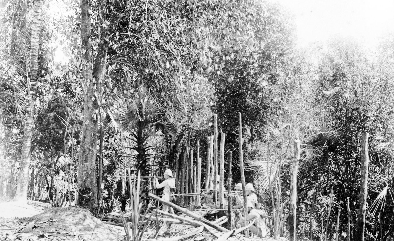 Britská vojska bojující v barmské džungli, kolem roku 1891 od English Photographer