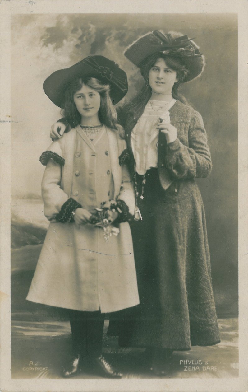 Osobnosti jeviště: slečna Phyllis a slečna Zena Dare, kolem 1903-1908 od English Photographer