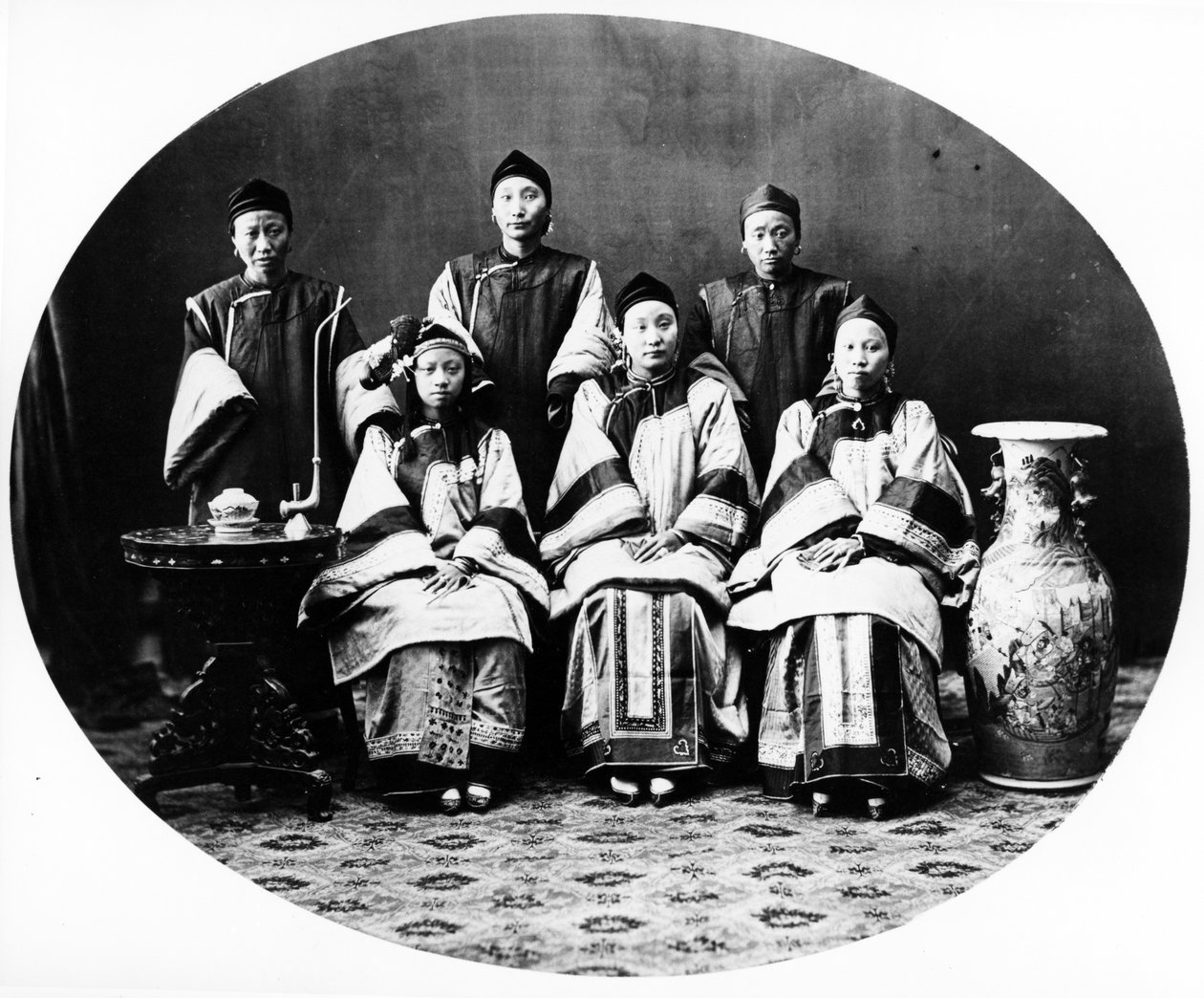 Nebeské dámy, Šanghaj, kolem roku 1870 od English Photographer