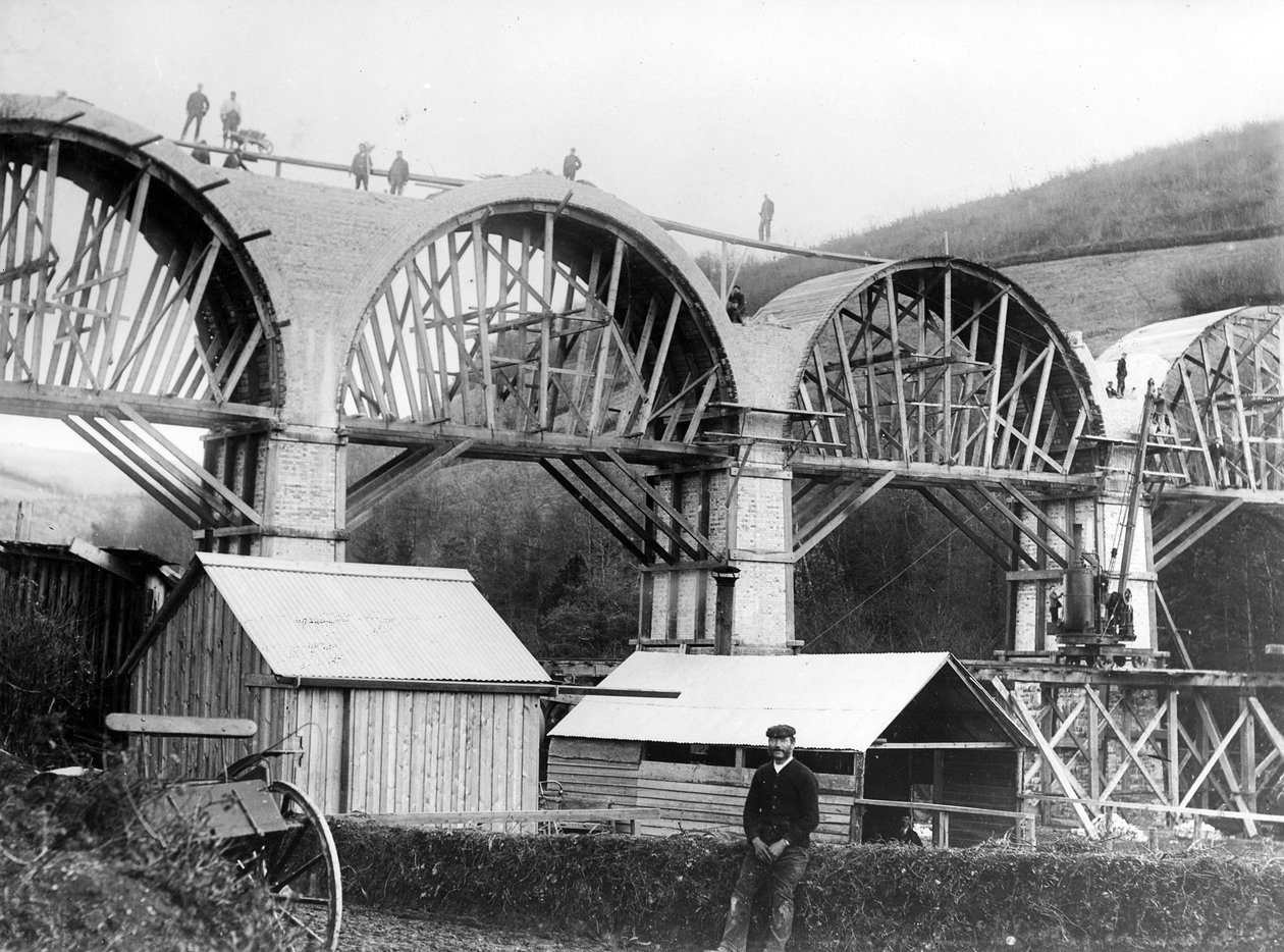 Chelfamský viadukt ve výstavbě, cca 1896 od English Photographer