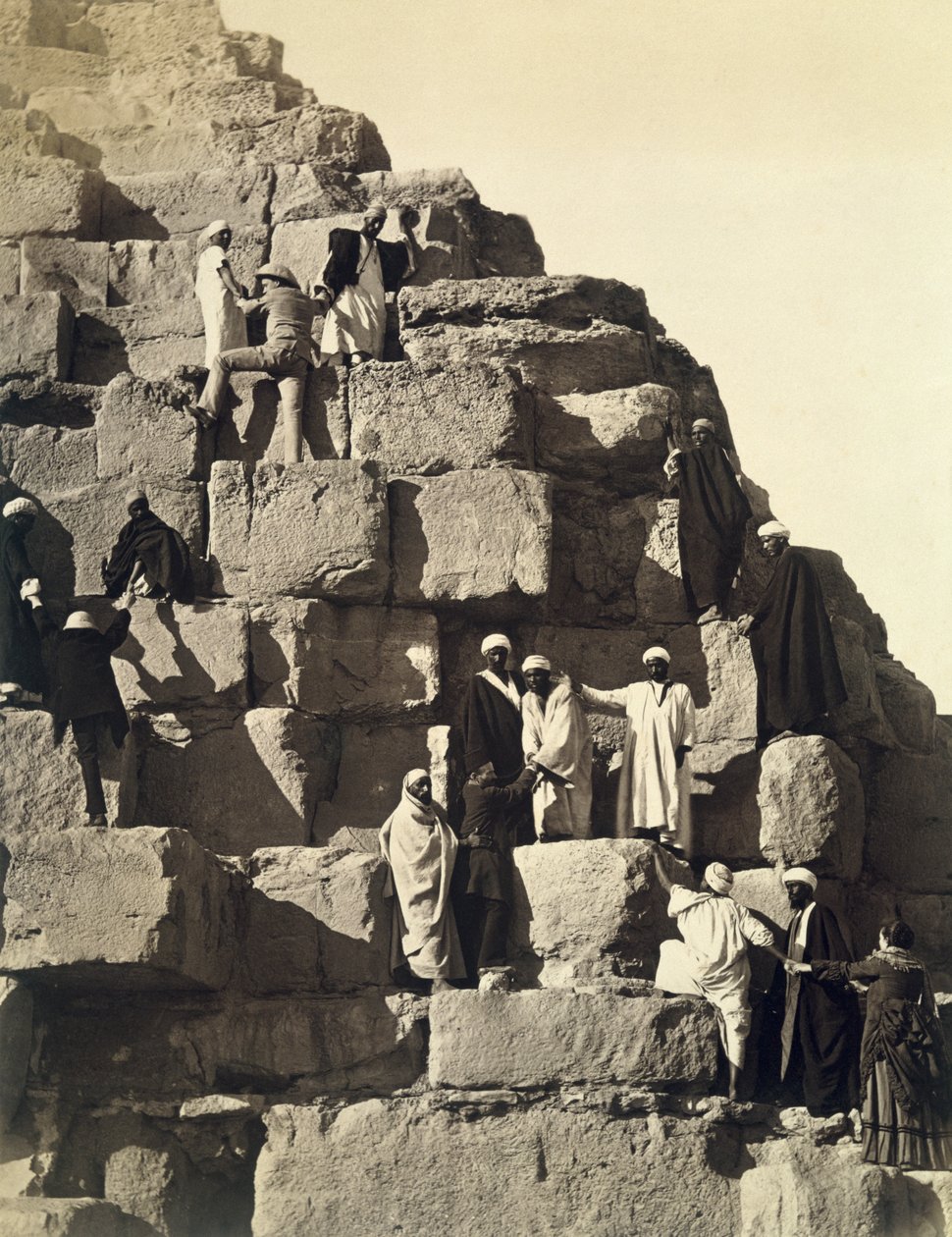 Lezení na pyramidy, 1878 od English Photographer