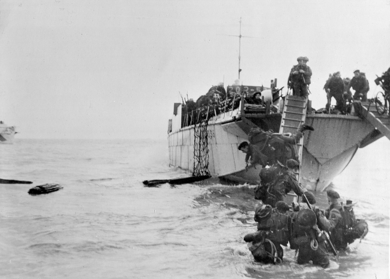 Operace komanda během invaze do Normandie, červen 1944 od English Photographer