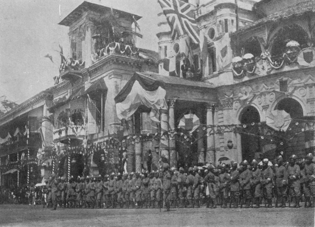 Dav čekající na příjezd vévody a vévodkyně z Yorku na Johnstons Pier, Singapur, ilustrace z The King, 25. května 1901 od English Photographer