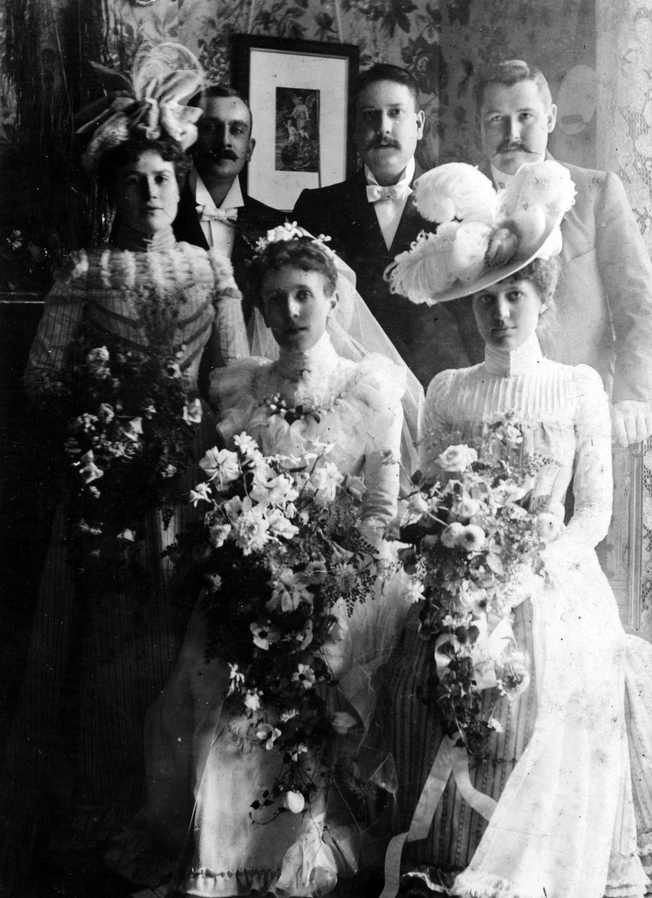 Edwardian nevěsty a ženichové od English Photographer