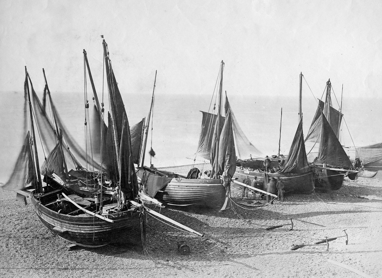 Rybářské čluny zastavily na pláži v Shoreham-by-Sea, kolem roku 1880 (fotografie) od English Photographer