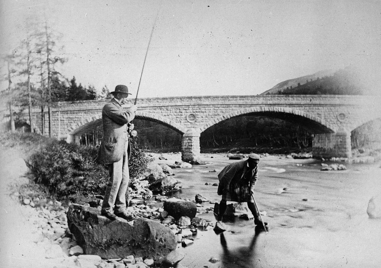 Generál Gray rybaření na mostě Dee, kolem roku 1892 od English Photographer