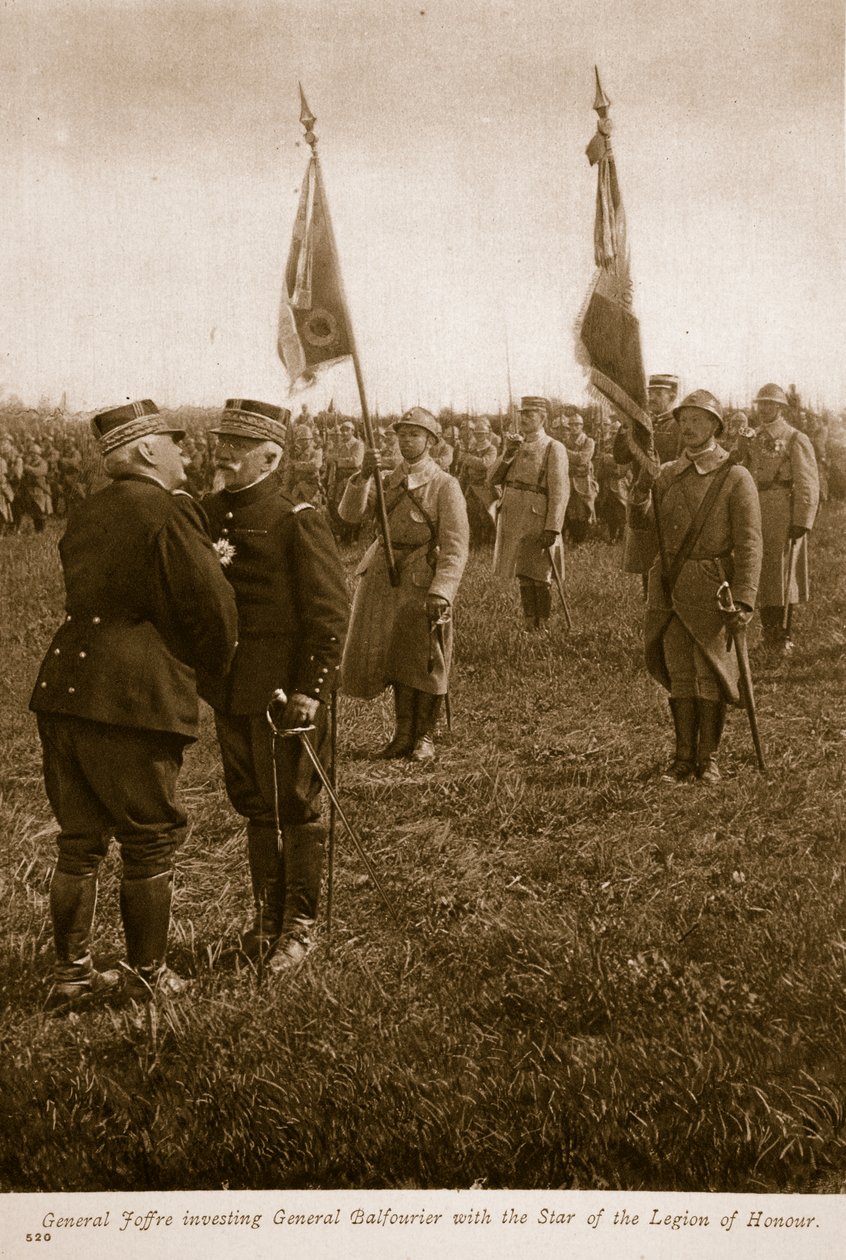 Generál Joffre investoval generála Balfouriera s Hvězdou Čestné legie, 1914-19 od English Photographer