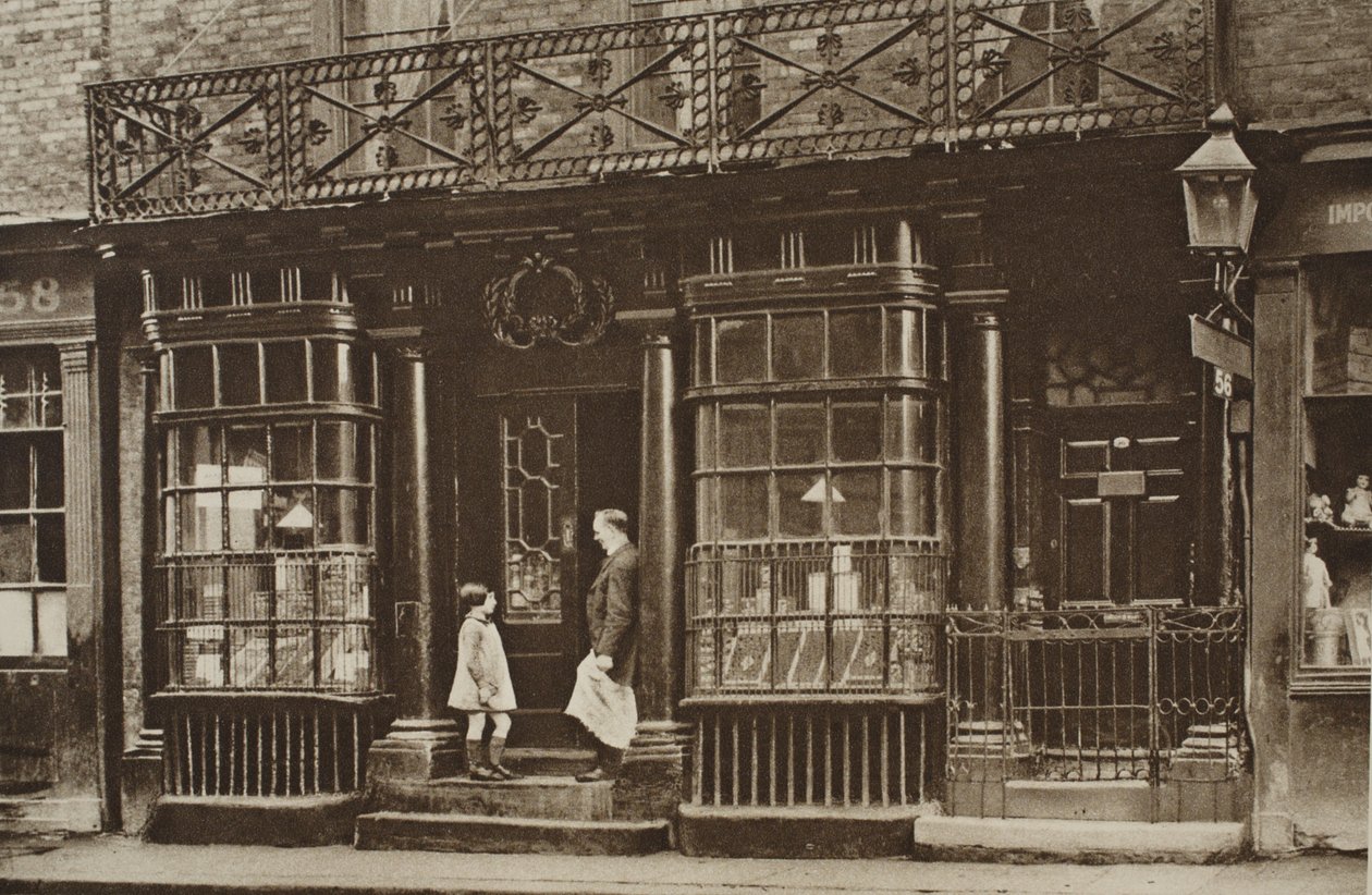Obchod s potravinami na 56 Artillery Lane, mimo Bishopsgate, z Wonderful London, publikováno 1926-27 (hlubotisk) od English Photographer