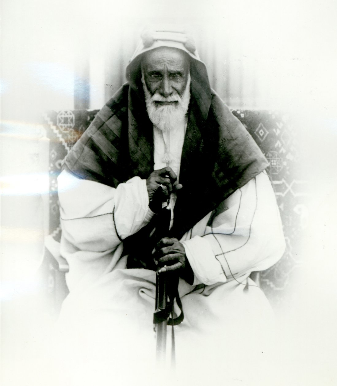 May, syn Ali Al Khalifah od English Photographer