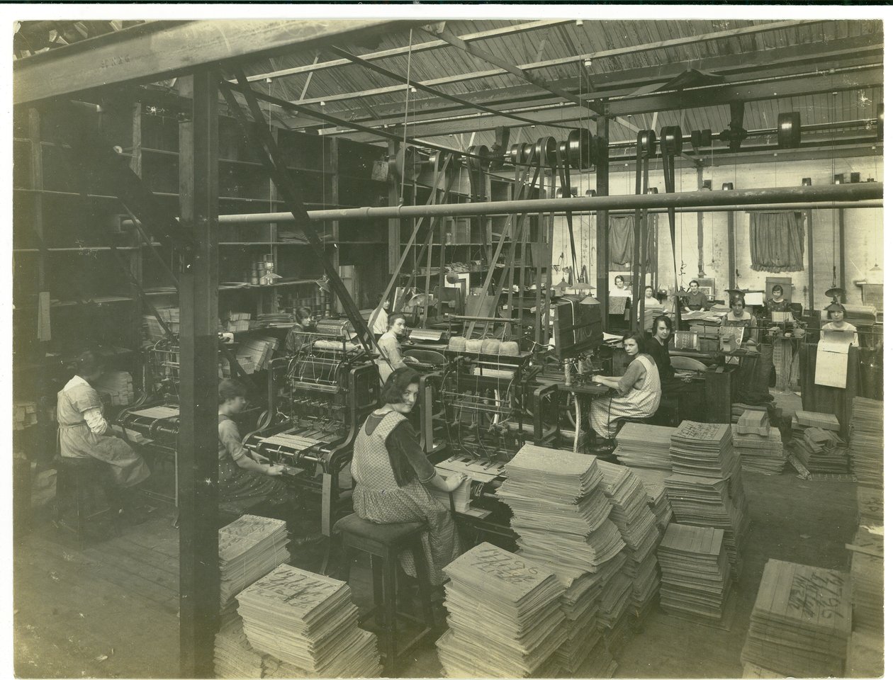 Tiskárna Jacquard Card, Carpet Trades, 1923 od English Photographer