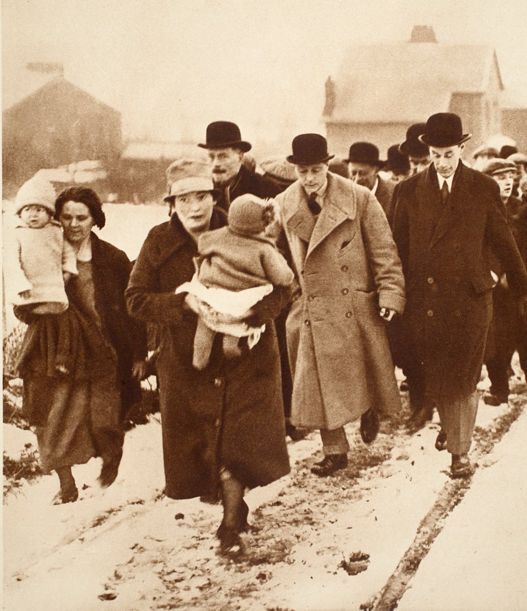 Král Edward VIII. Procházka sněhem ve Winlatonu od English Photographer