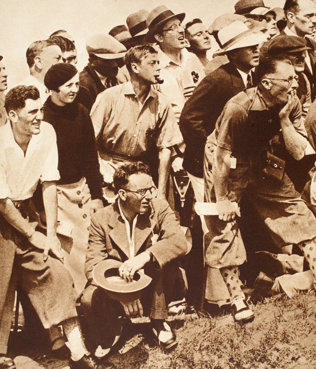 Král Eduard VIII. a jeho přátelé sledují golf na otevřeném mistrovství, St. Andrews, 30. léta 20. století od English Photographer